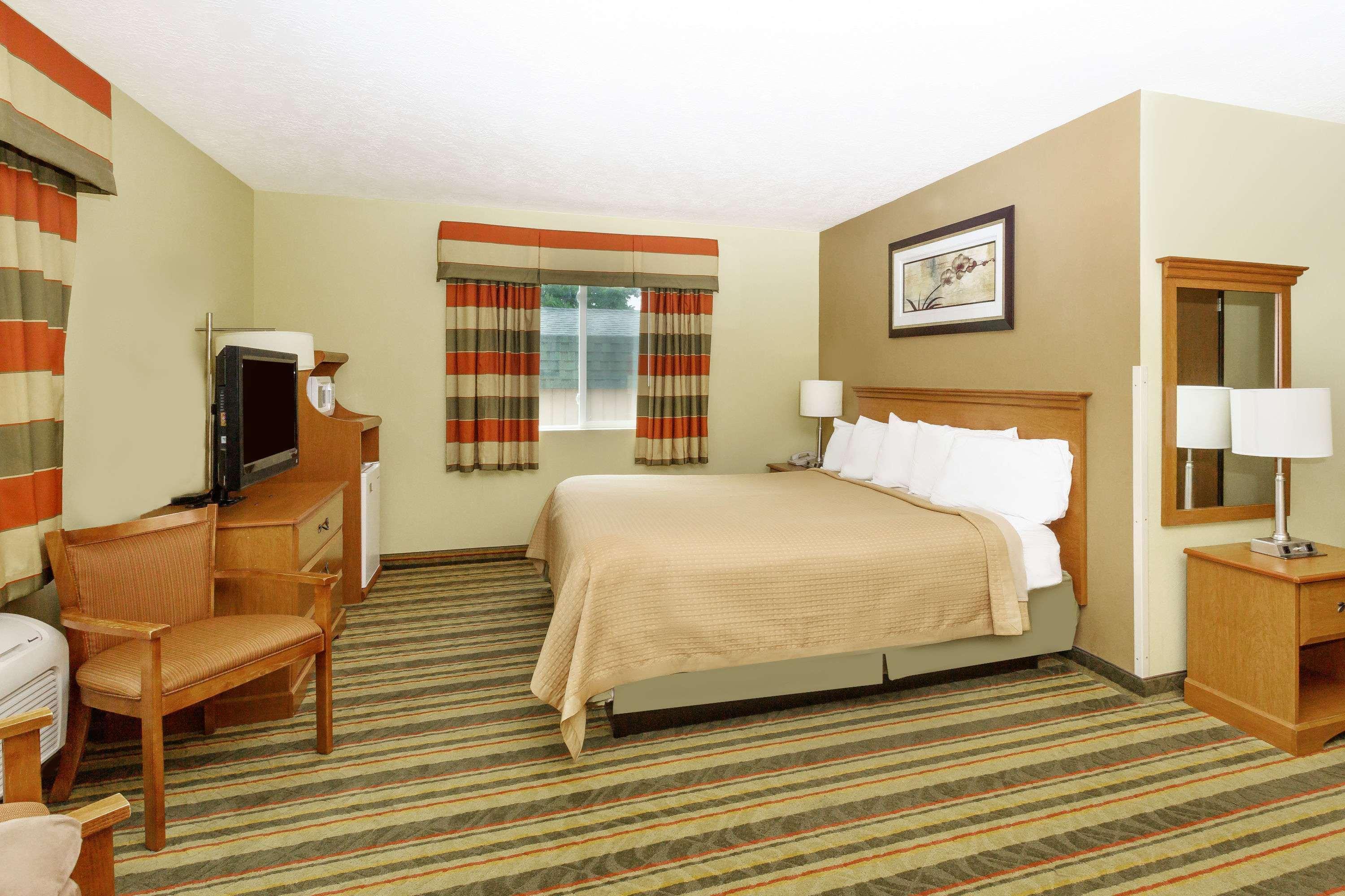 Econo Lodge Inn & Suites Yankton Exterior photo