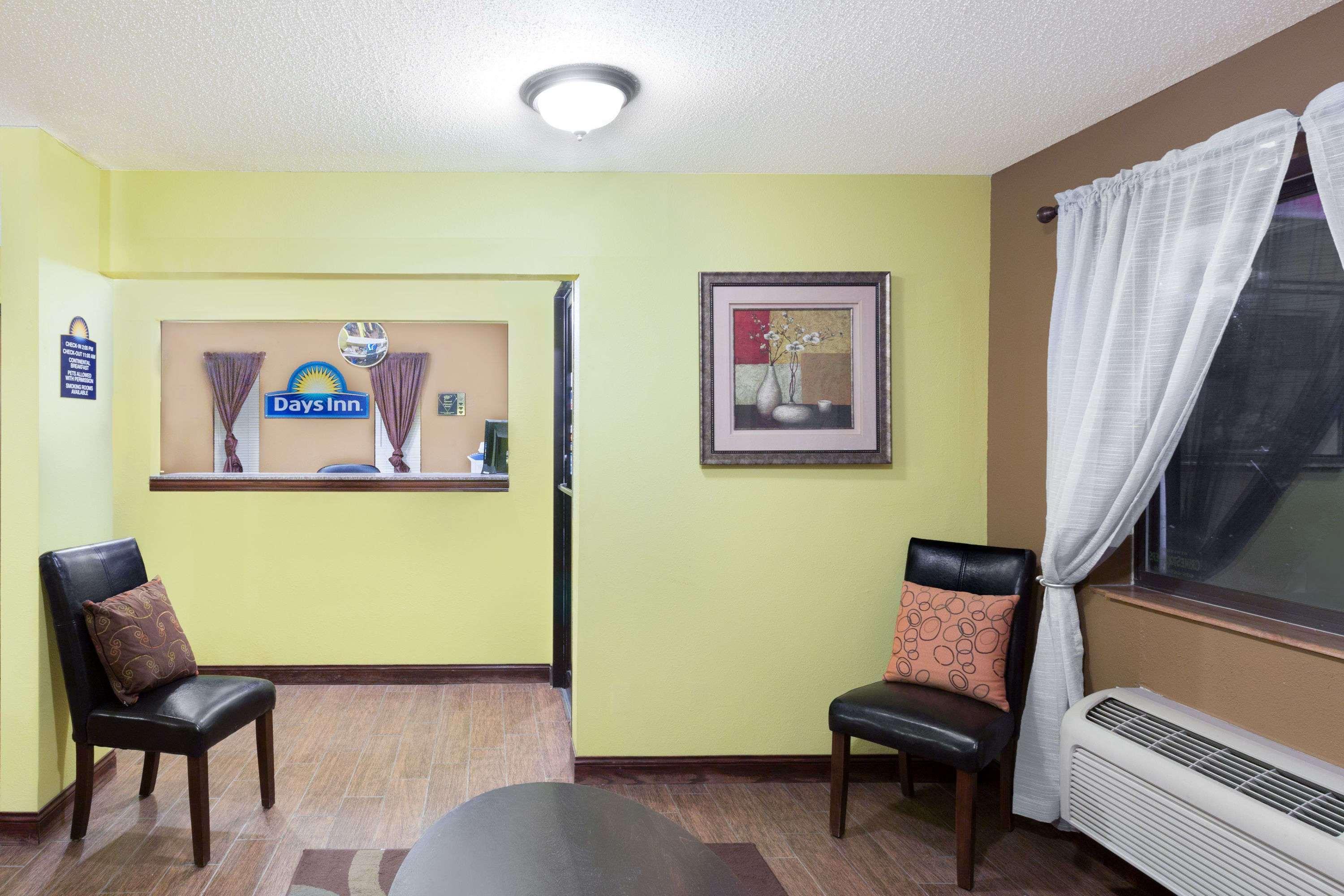 Econo Lodge Inn & Suites Yankton Exterior photo