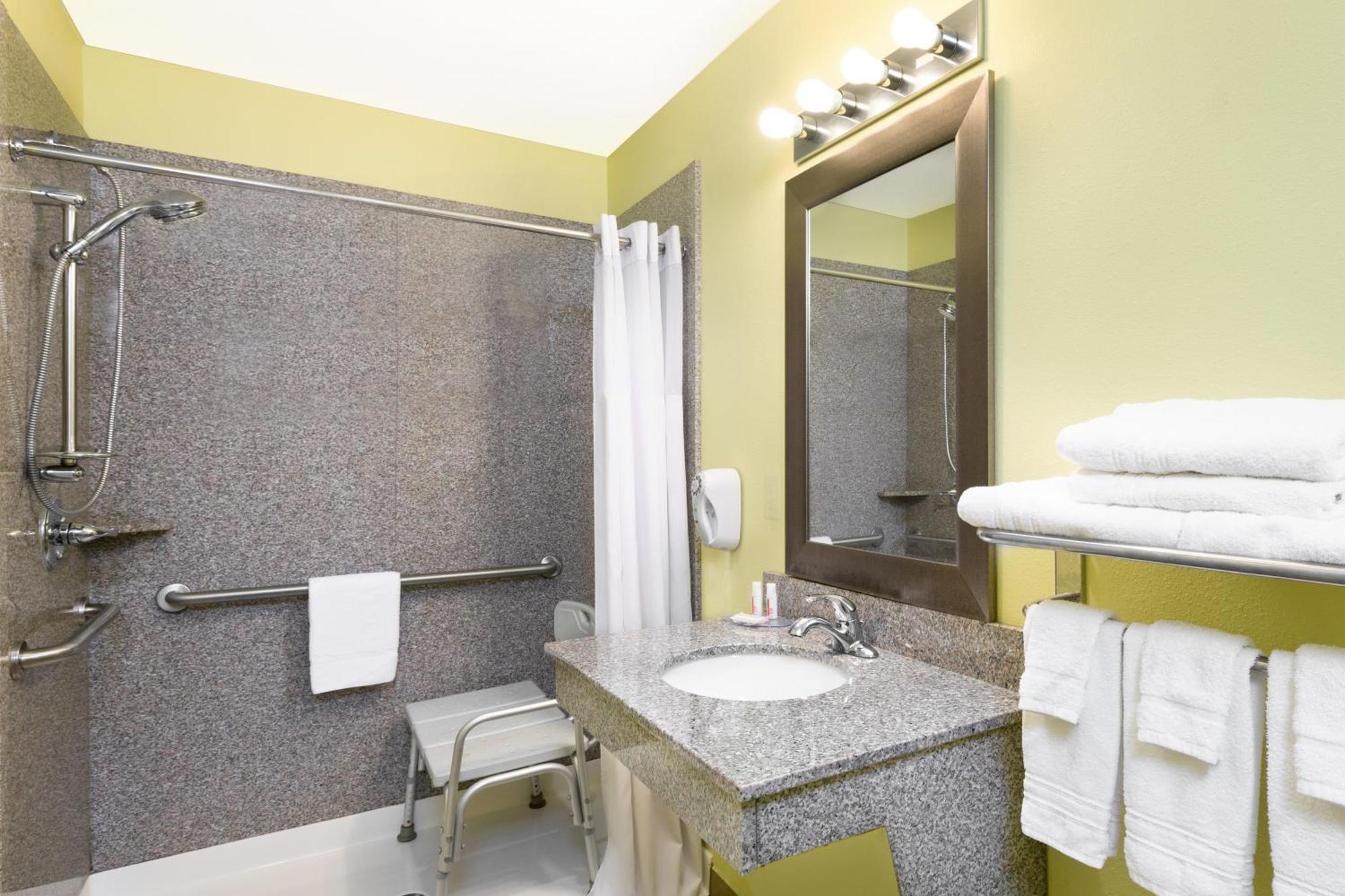 Econo Lodge Inn & Suites Yankton Room photo